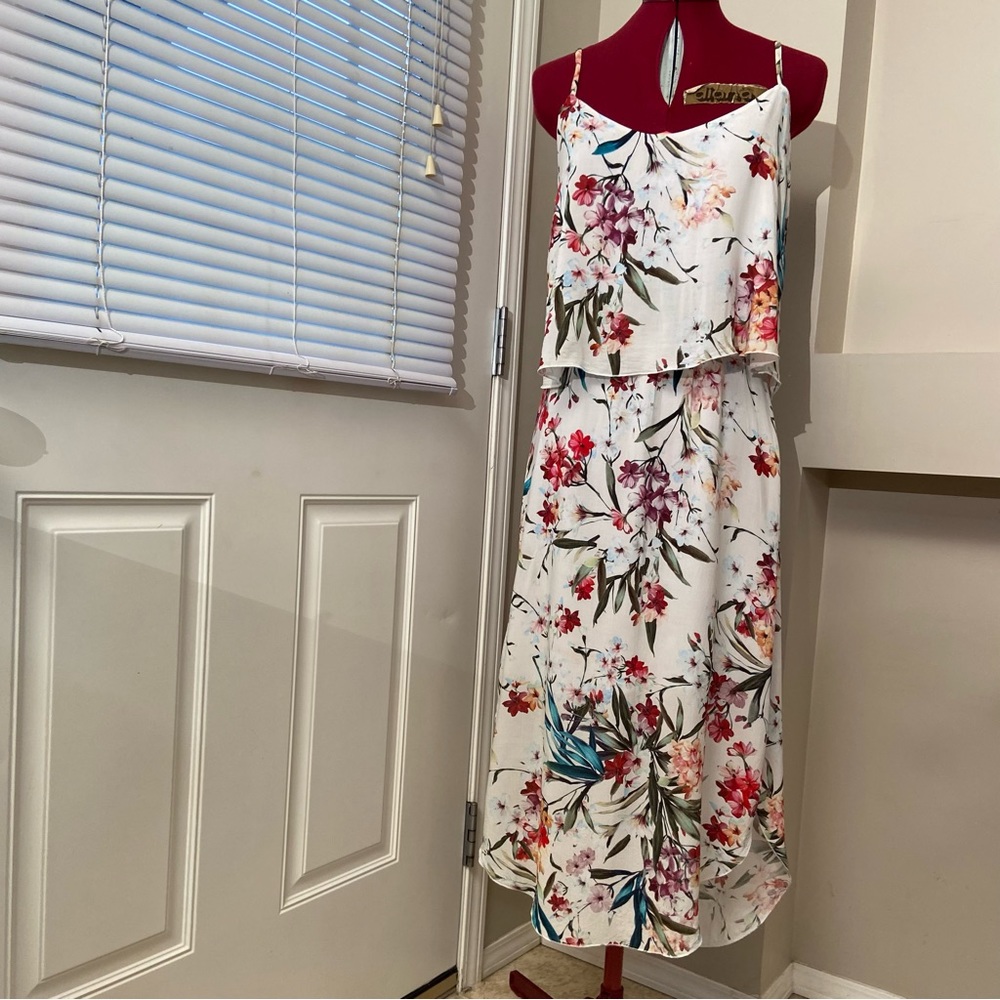 Rinascimento women cream floral spaghetti strap dress. Size S. Used.